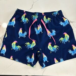 Chubbies “the fowl plays” rooster swim trunks w/liner, 5.5” inseam, never worn